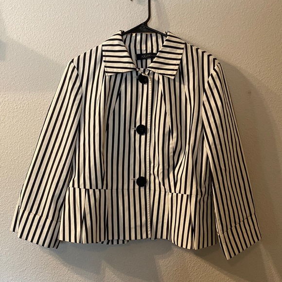 Anne Klein striped jacket size is not listed but fits like a large - Picture 1 of 5